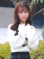 瑠璃川ゆりあ(24)