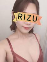 リズ(23)